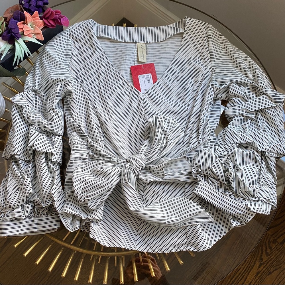 NWT Ruffle Sleeve Top - Picture 2 of 12